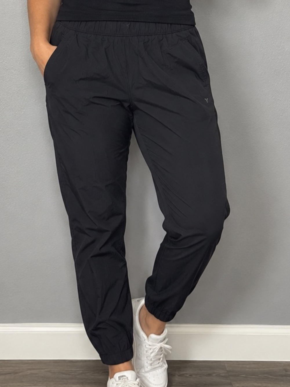 Old Navy Essential Black Lightweight Performance Joggers NWT Women’s Small